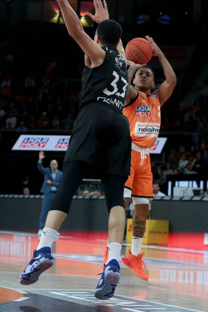 巴黎则稳居 巴黎则稳居